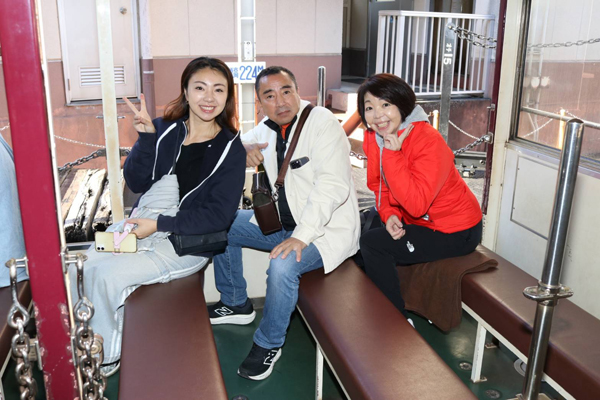 東京から親子でトロッコ列車に乗りに来ました。景色に感動と共に歴史もわかり、冬場の苦労も知り自分たちが幸せに暮らせていることに感謝できました。ありがとうございます。