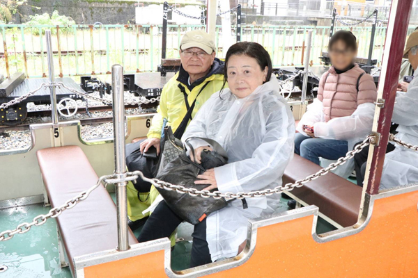 大雨スタートながら、猫又駅に着く頃には晴天に ディズニーランドのアトラクションみたいなトロッコ電車は、迫力ありました✨