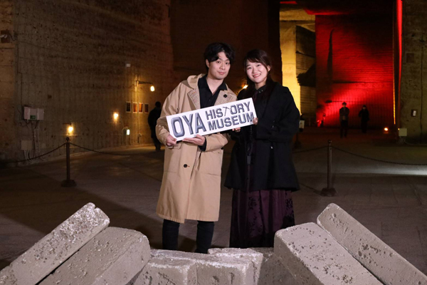 二人で色んなところを旅行しています！大谷資料館へは初めて来ましたが、異世界のような空間でとてもワクワクしました！また探検しに来たいです！